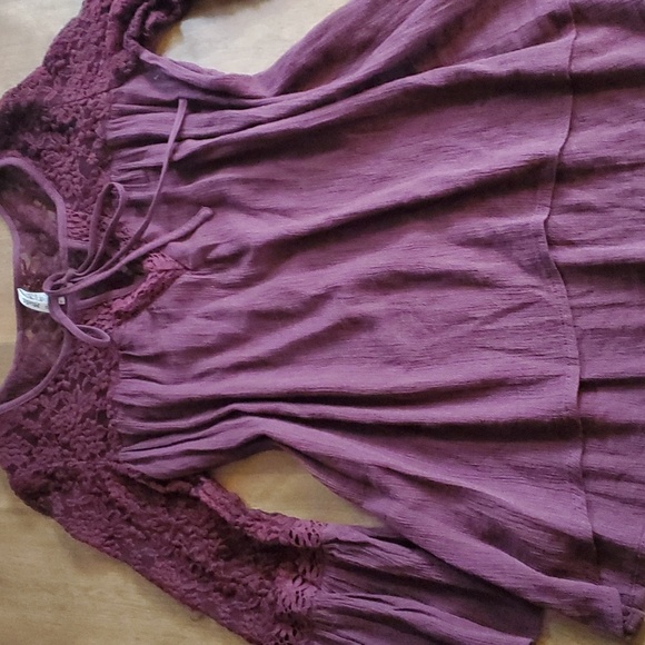 Beautiful burgundy flowy Mudd top - Picture 10 of 10